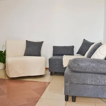 Holiday home Eden House With Private Pool And Vineyard